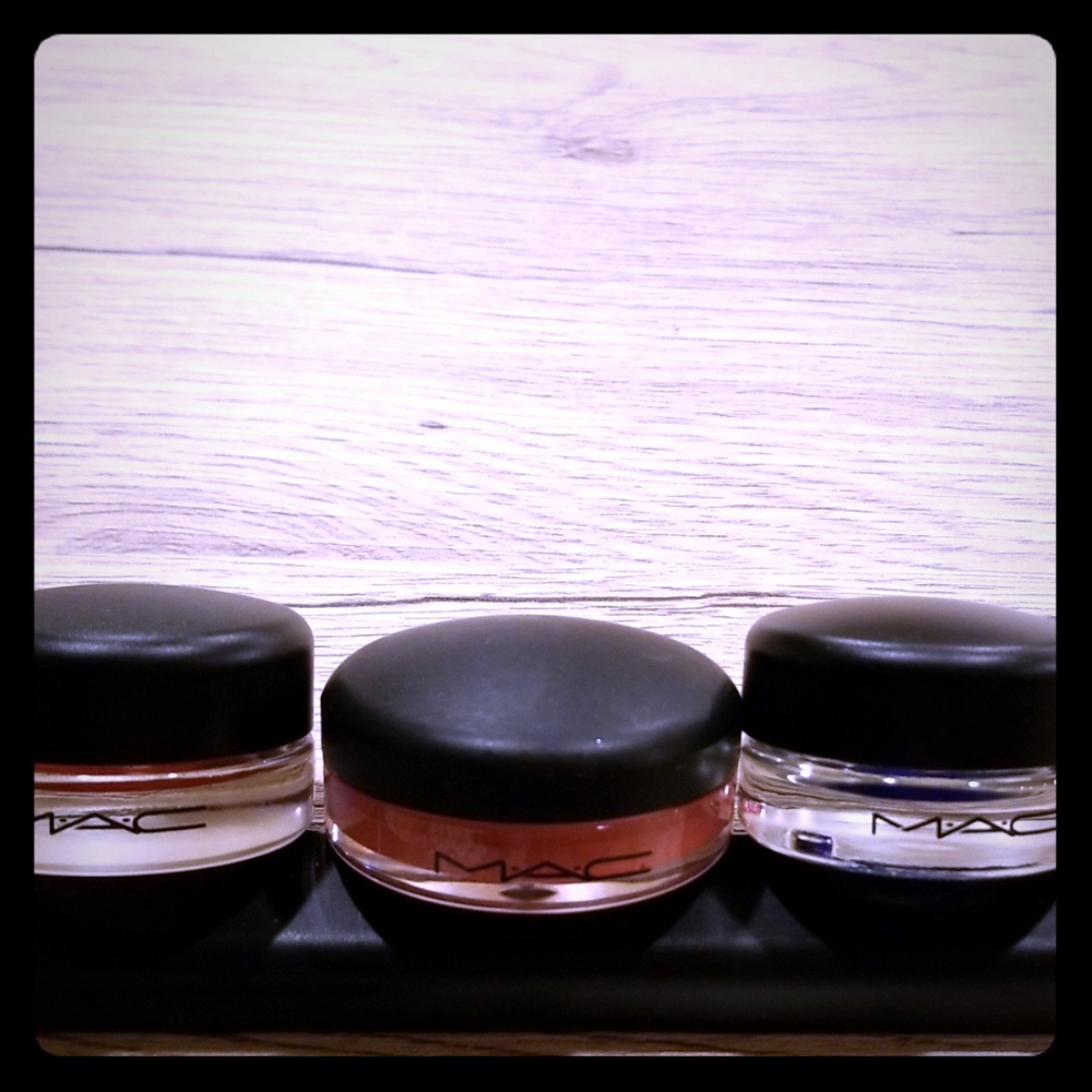 M.A.C COSMETICS CHROMALINE / LIP